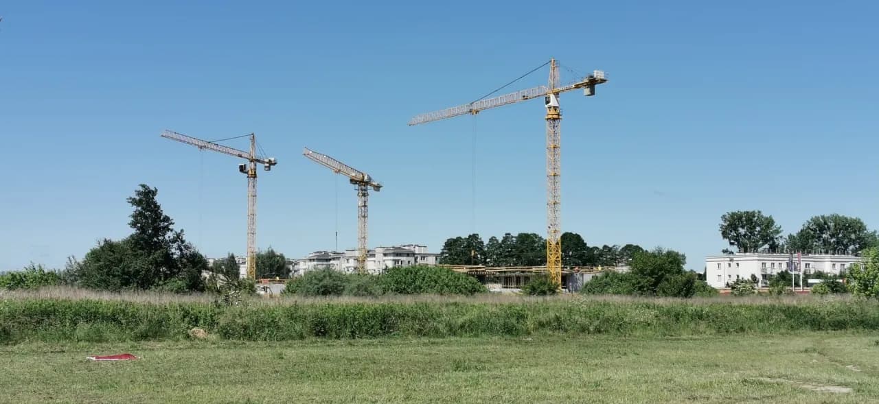 Dlaczego dźwig się nie przewraca? Kluczowe czynniki stabilności Dlaczego dźwig się nie przewraca? Kluczowe czynniki stabilności
