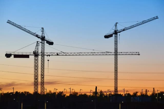 Ile kosztuje dźwig budowlany? Porównanie cen i modeli dźwigów Ile kosztuje dźwig budowlany? Porównanie cen i modeli dźwigów